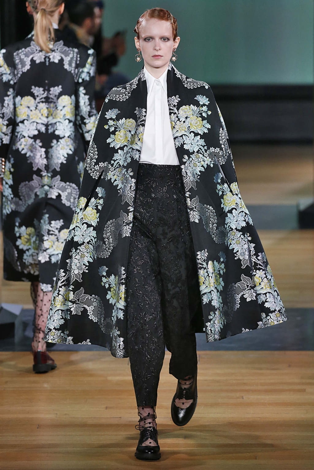 Fashion Week London Fall/Winter 2018 look 3 from the Erdem collection 女装