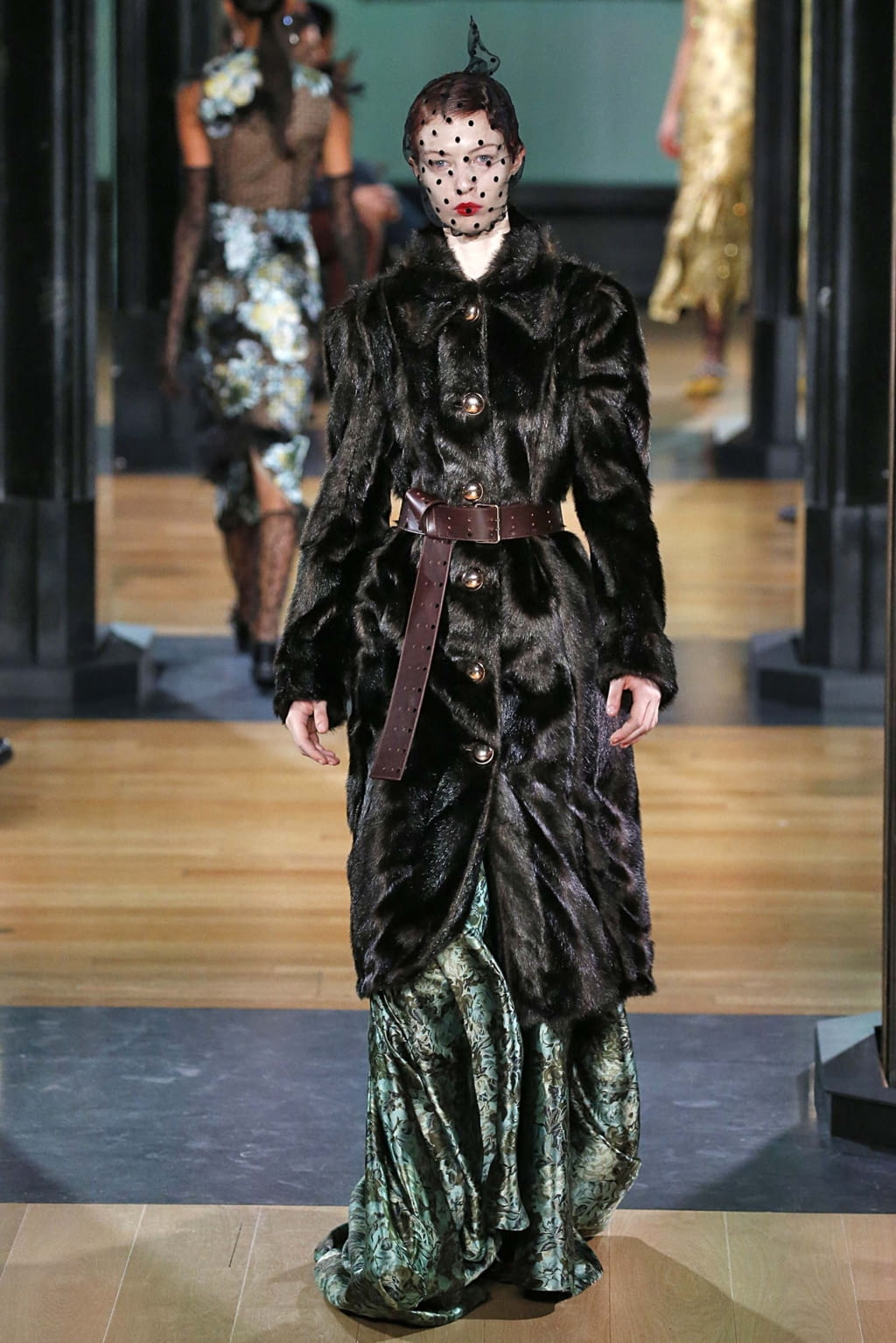 Fashion Week London Fall/Winter 2018 look 7 from the Erdem collection 女装