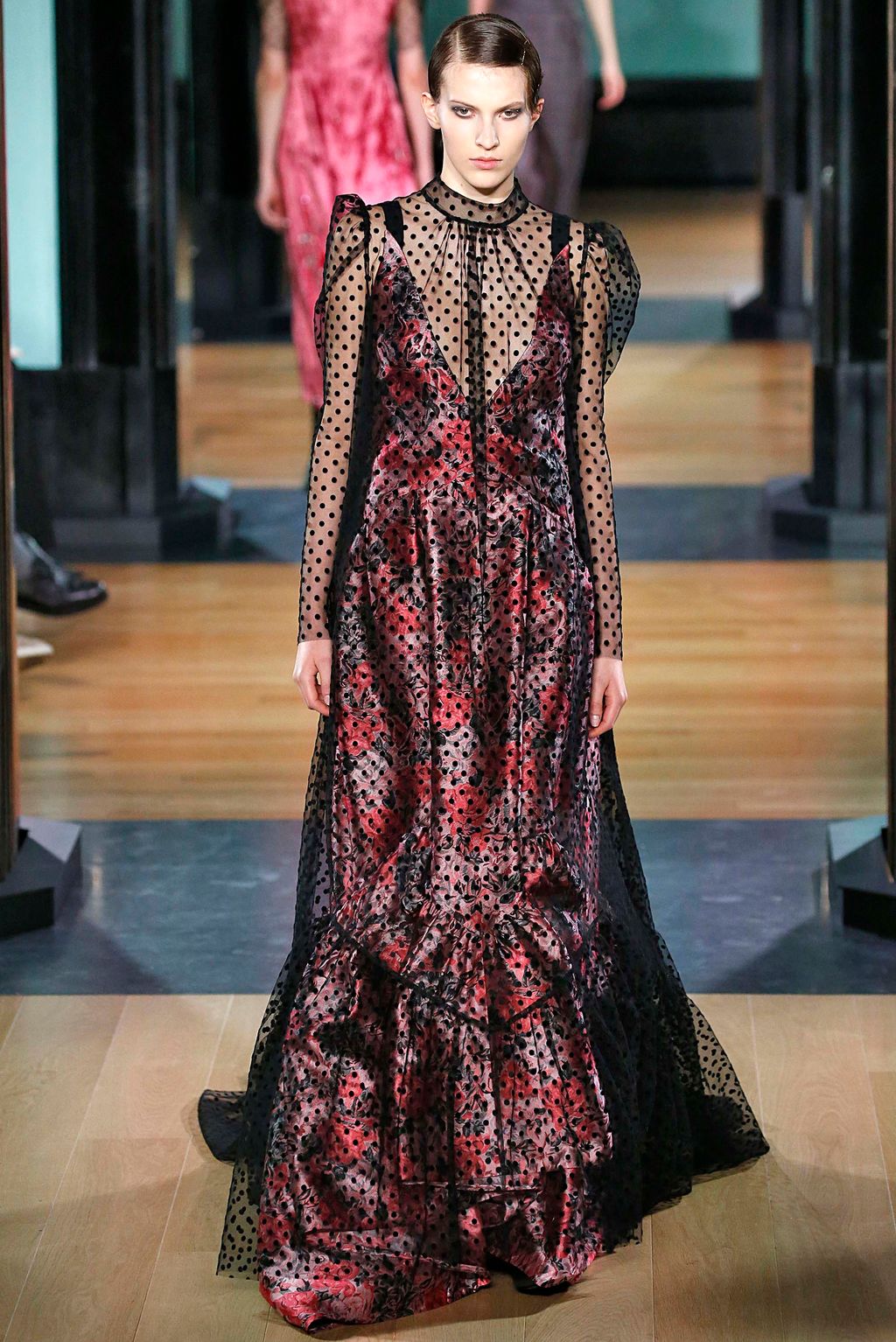 Fashion Week London Fall/Winter 2018 look 12 from the Erdem collection 女装