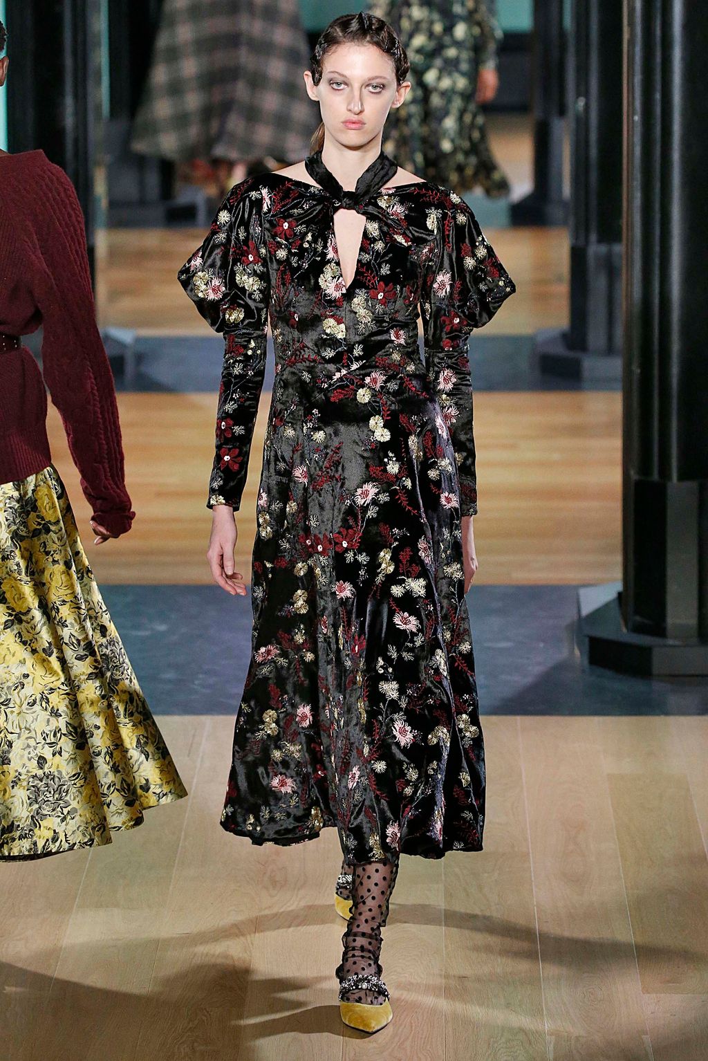 Fashion Week London Fall/Winter 2018 look 17 from the Erdem collection 女装