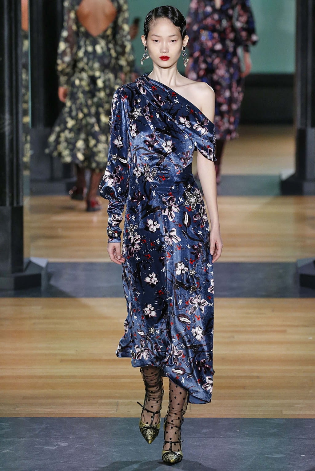 Fashion Week London Fall/Winter 2018 look 20 from the Erdem collection womenswear
