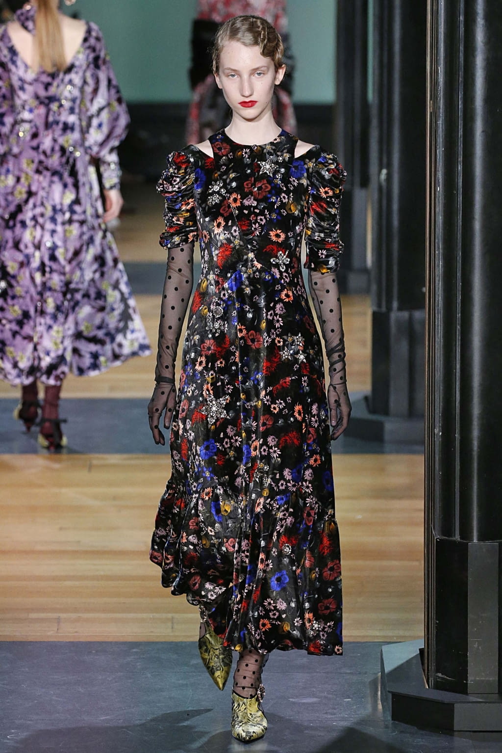 Fashion Week London Fall/Winter 2018 look 24 from the Erdem collection 女装