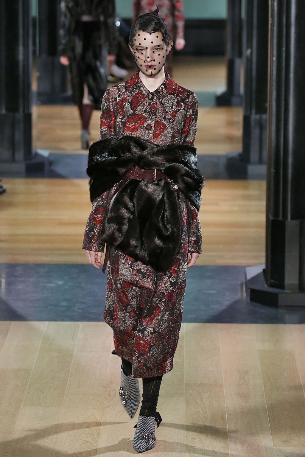 Fashion Week London Fall/Winter 2018 look 25 from the Erdem collection 女装
