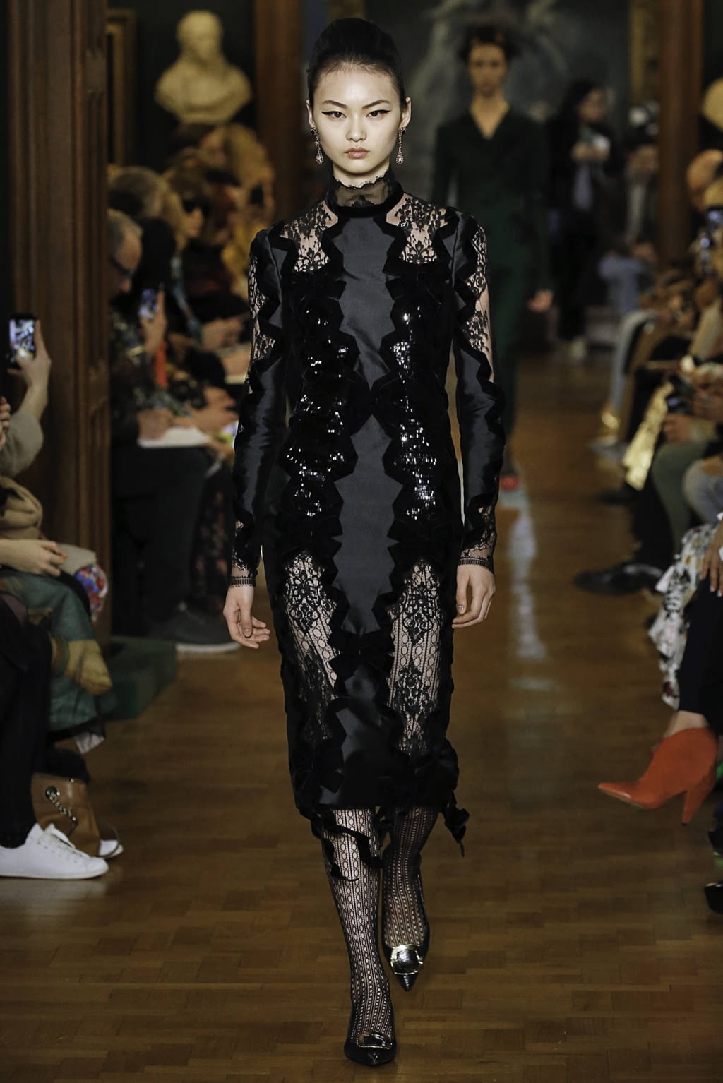 Fashion Week London Fall/Winter 2019 look 4 from the Erdem collection 女装