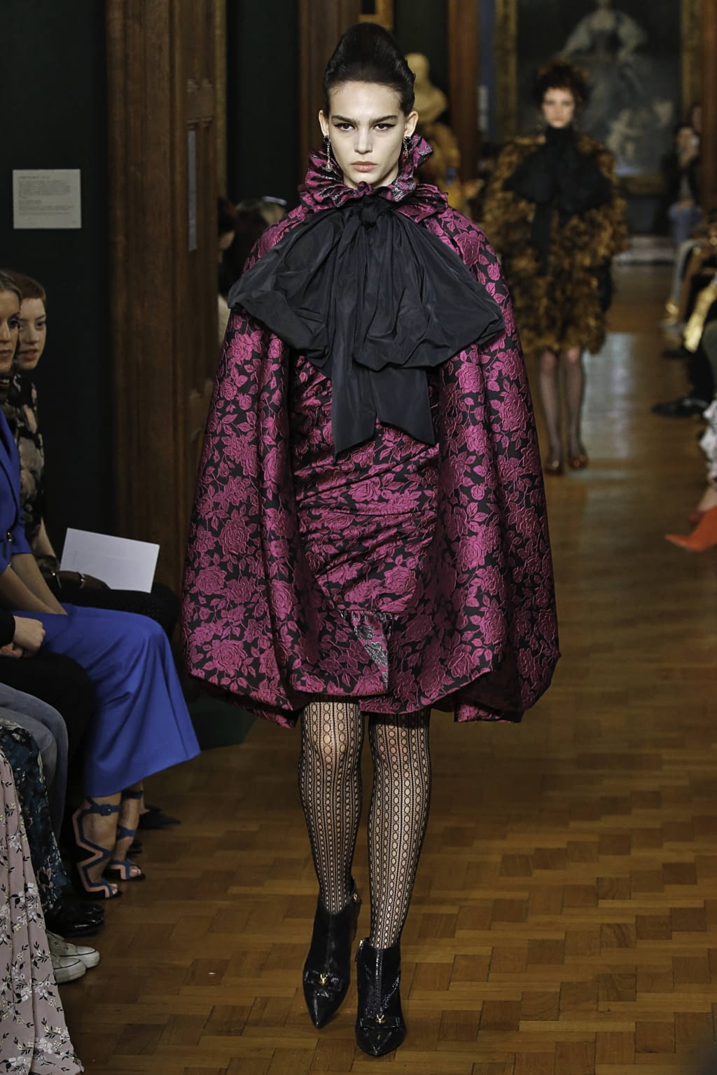 Fashion Week London Fall/Winter 2019 look 9 from the Erdem collection 女装