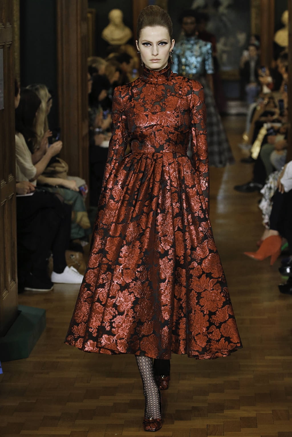 Fashion Week London Fall/Winter 2019 look 12 from the Erdem collection 女装