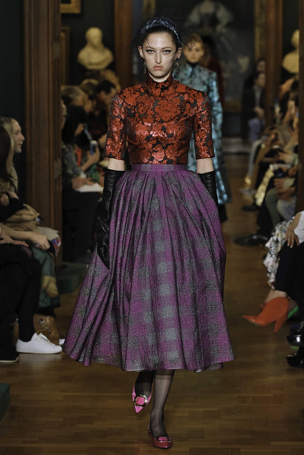 Fashion Week London Fall/Winter 2019 look 14 from the Erdem collection 女装