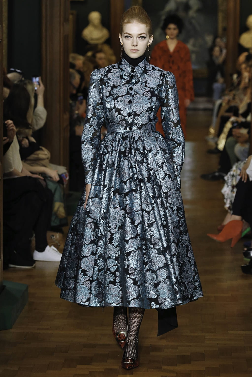 Fashion Week London Fall/Winter 2019 look 15 from the Erdem collection 女装