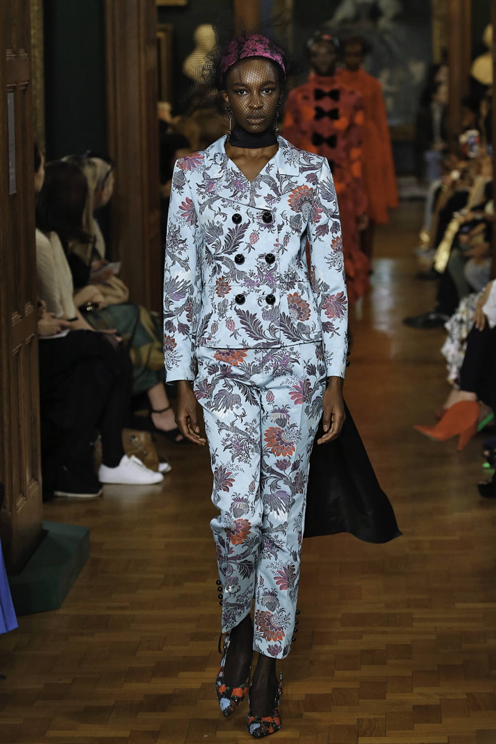 Fashion Week London Fall/Winter 2019 look 18 from the Erdem collection 女装