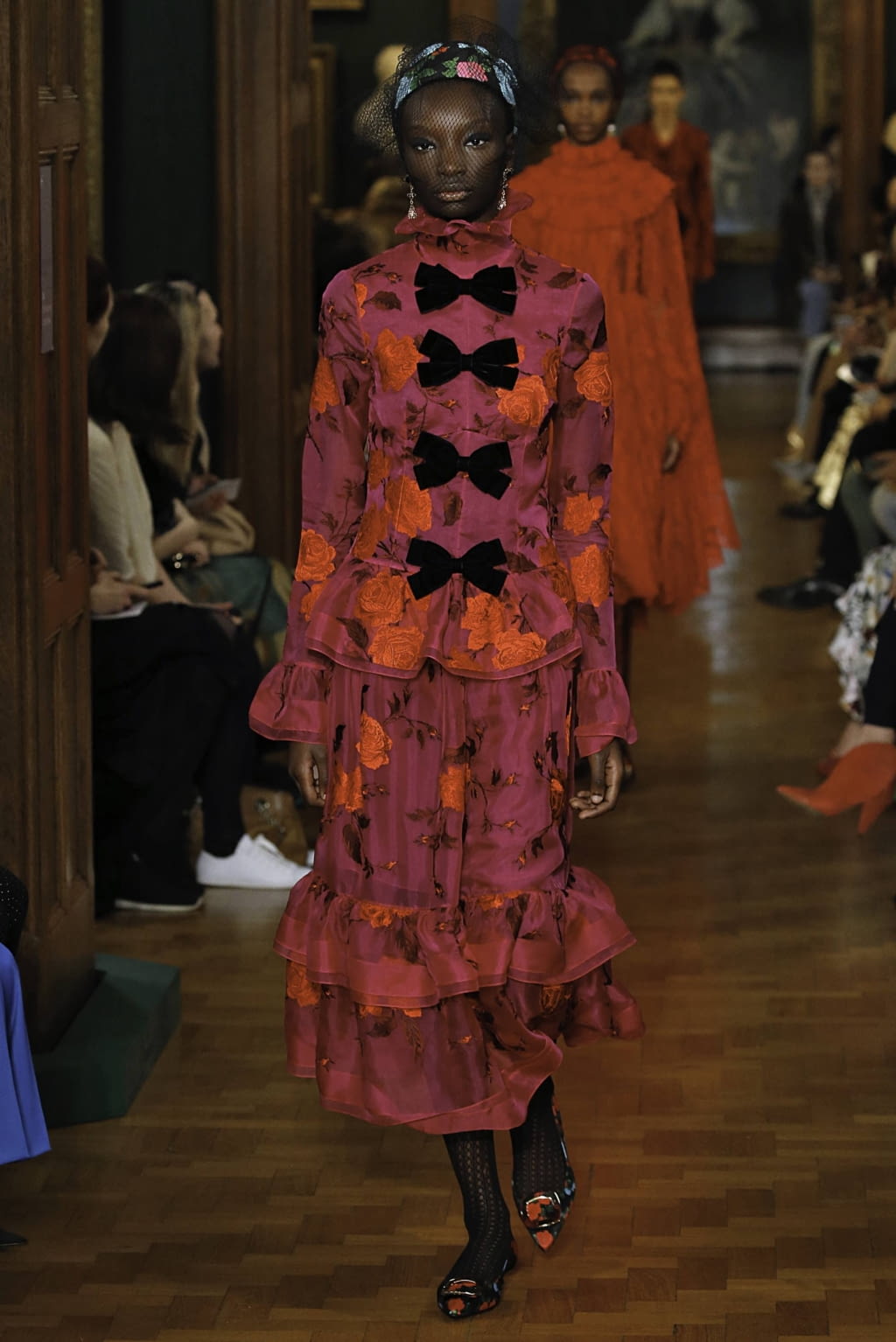 Fashion Week London Fall/Winter 2019 look 19 from the Erdem collection 女装