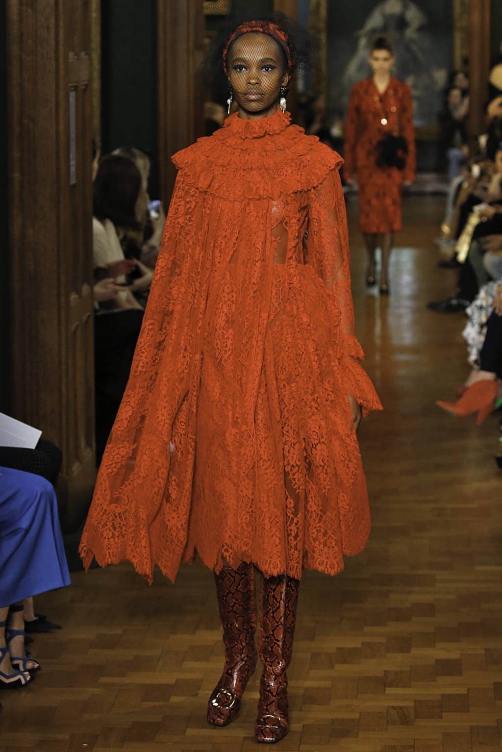 Fashion Week London Fall/Winter 2019 look 20 from the Erdem collection 女装