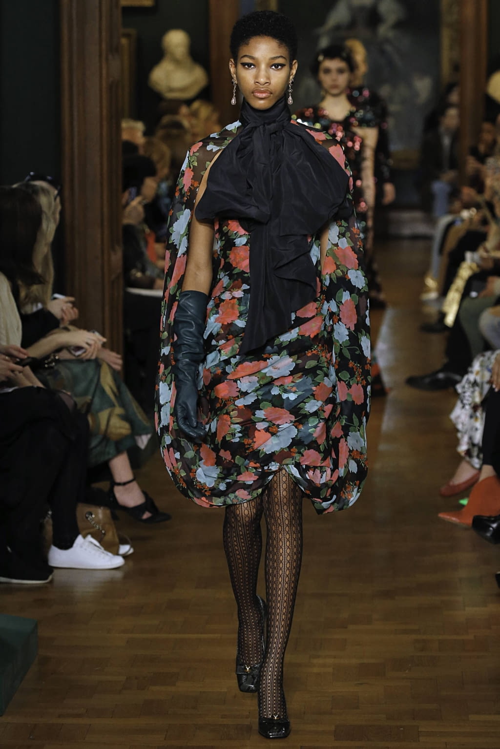 Fashion Week London Fall/Winter 2019 look 29 from the Erdem collection 女装