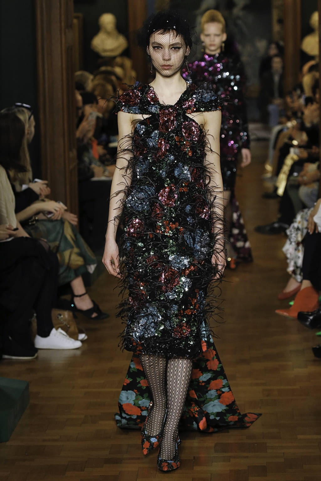 Fashion Week London Fall/Winter 2019 look 30 from the Erdem collection 女装