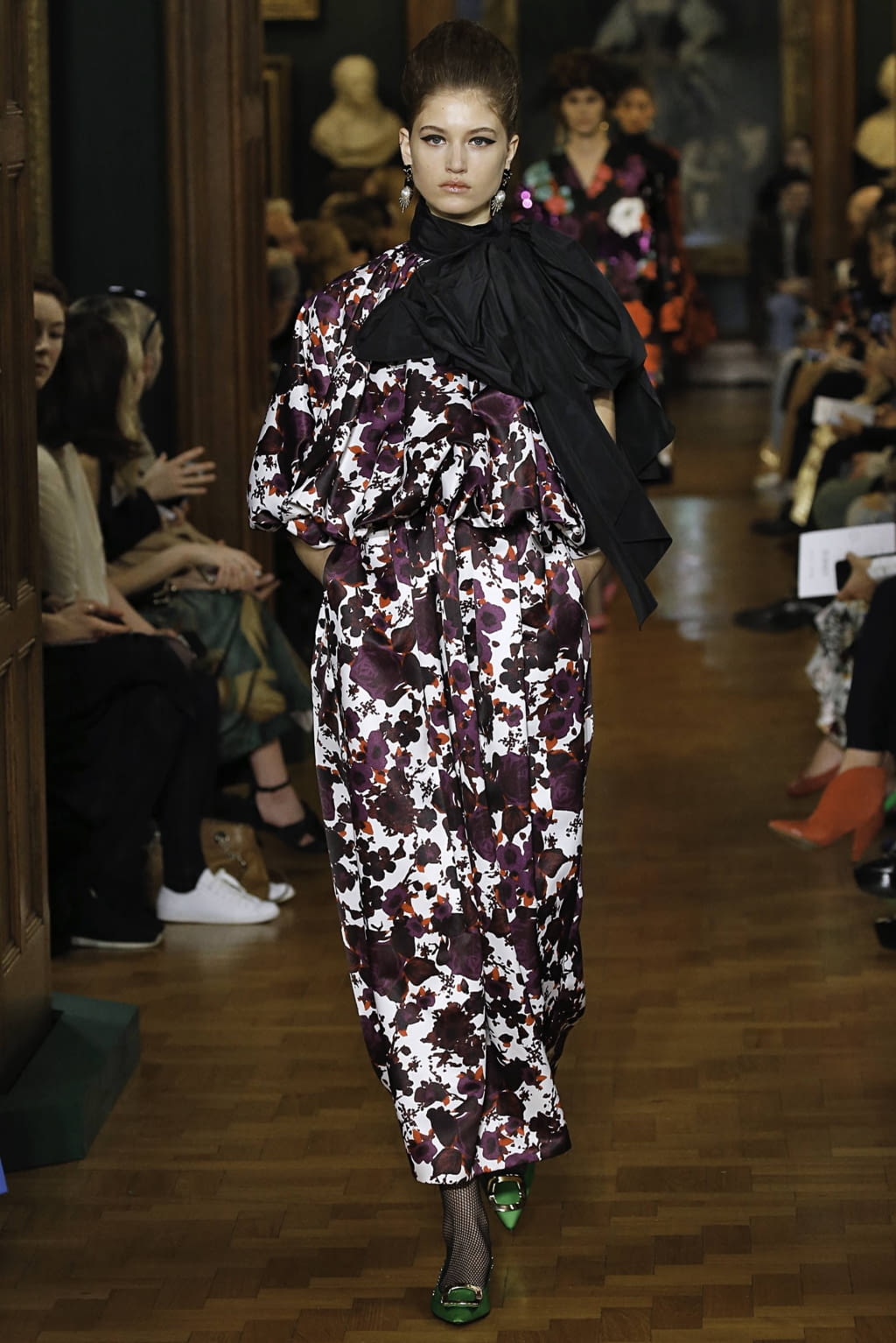 Fashion Week London Fall/Winter 2019 look 41 from the Erdem collection 女装