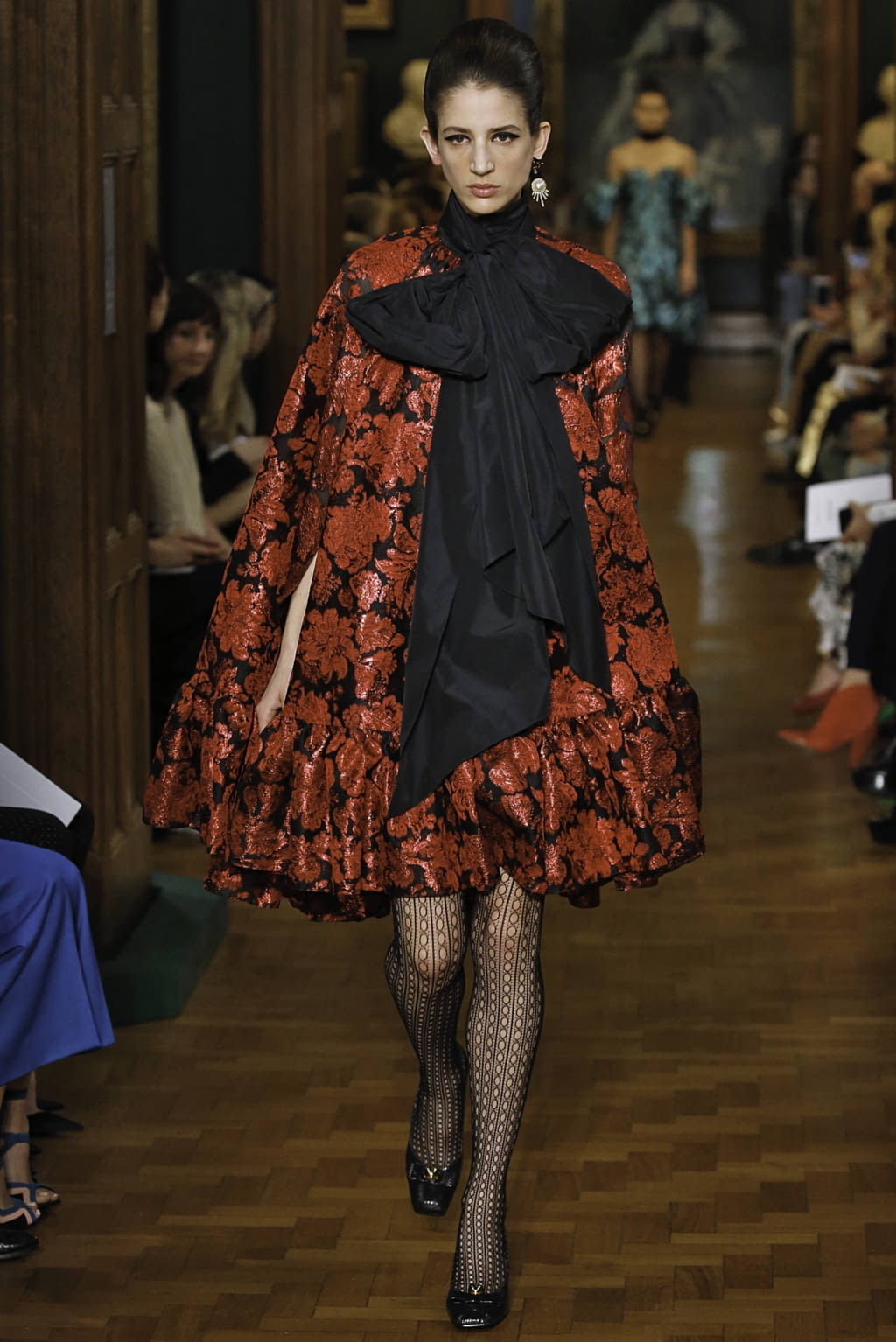 Fashion Week London Fall/Winter 2019 look 43 from the Erdem collection 女装