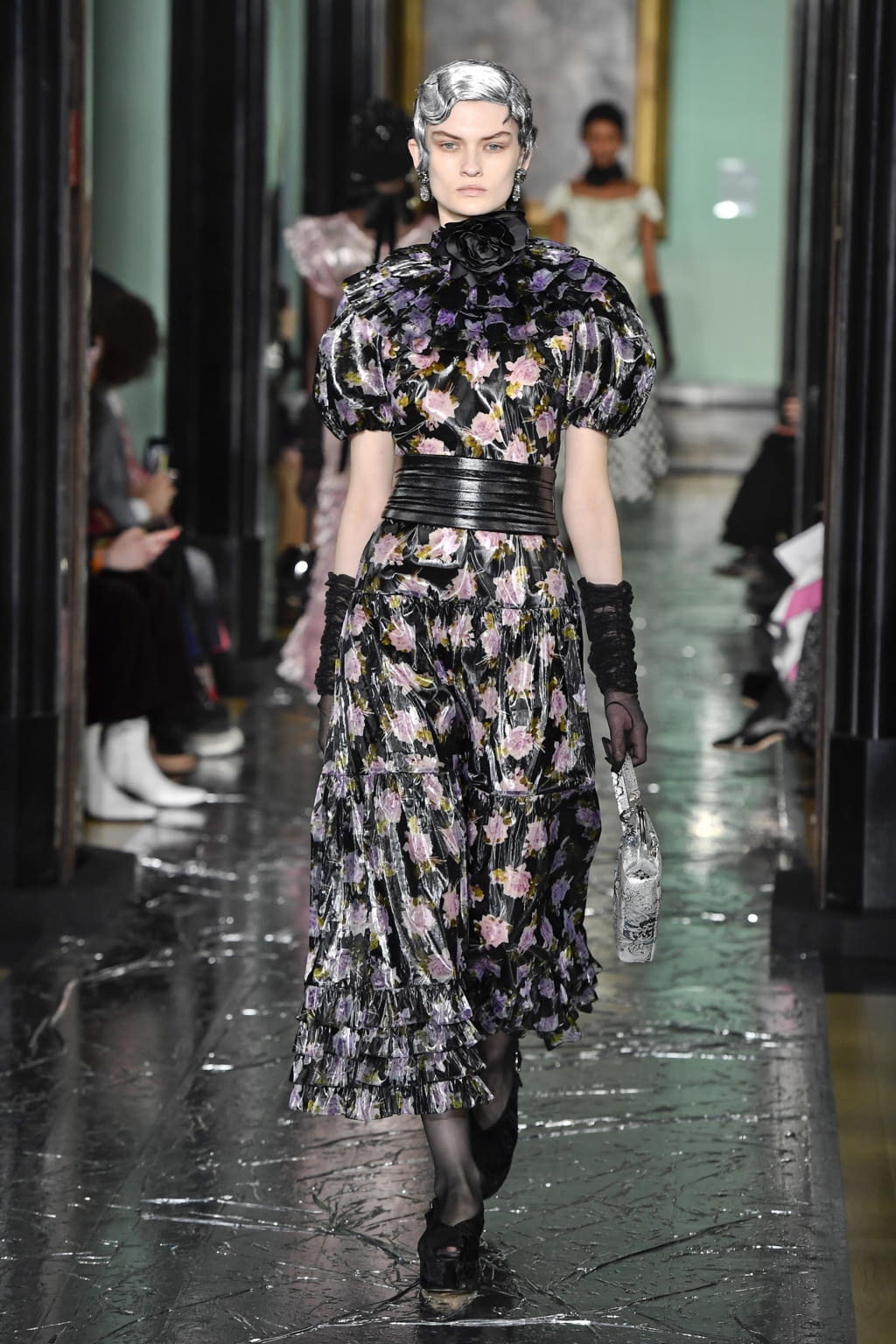 Fashion Week London Fall/Winter 2020 look 7 from the Erdem collection 女装