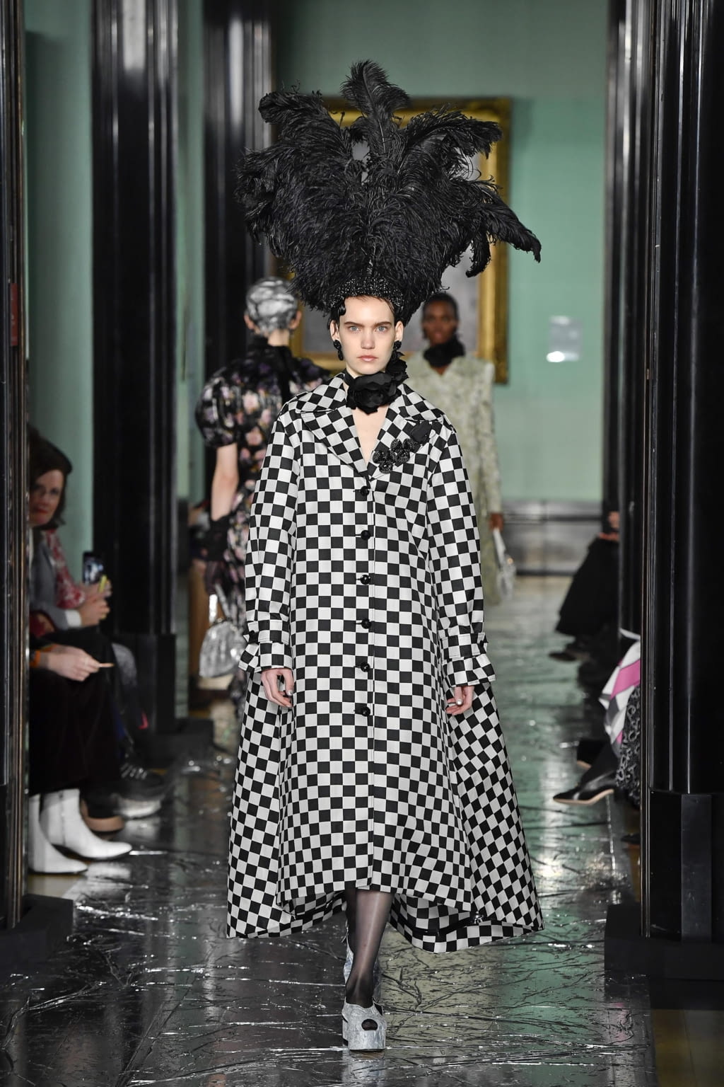 Fashion Week London Fall/Winter 2020 look 9 from the Erdem collection 女装