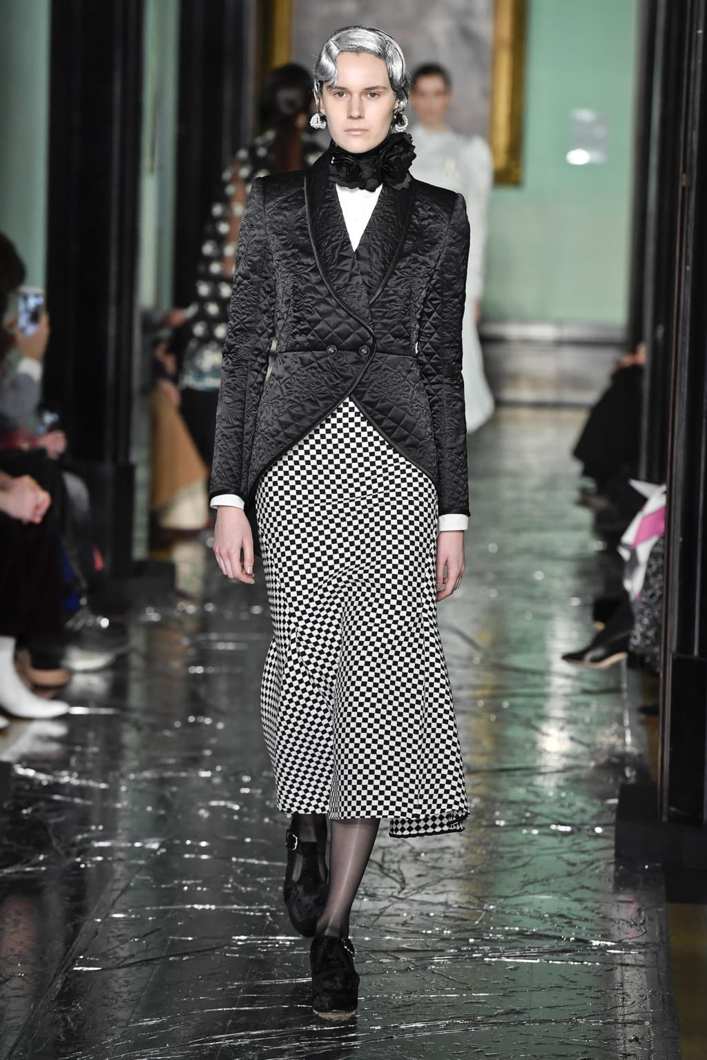 Fashion Week London Fall/Winter 2020 look 20 from the Erdem collection 女装