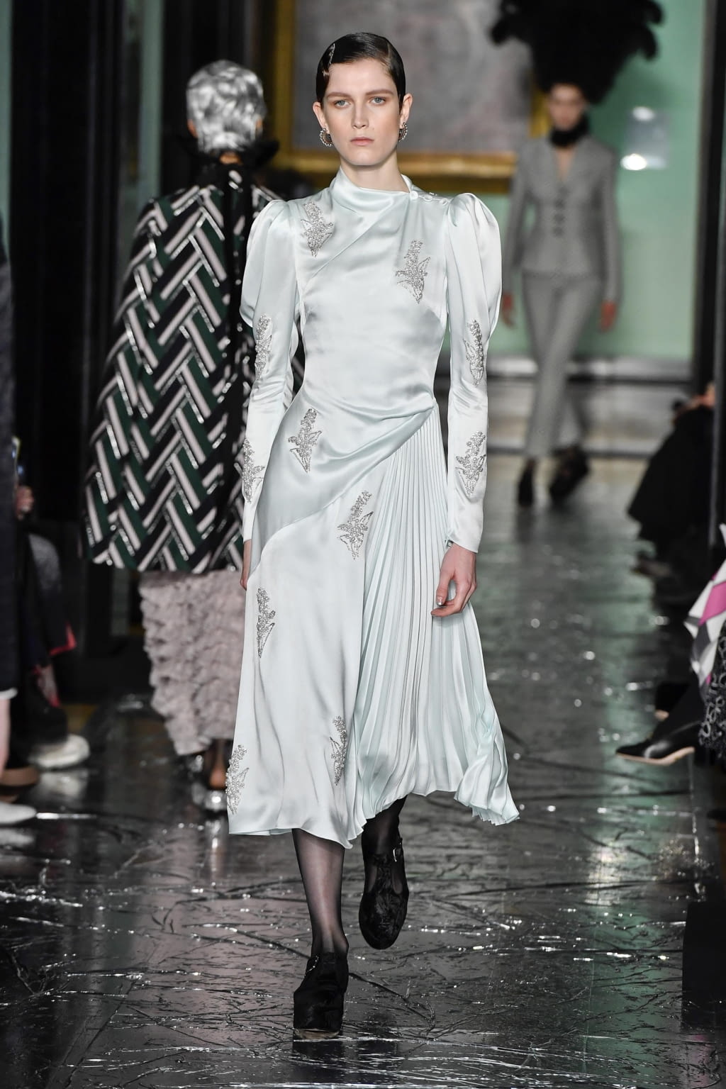 Fashion Week London Fall/Winter 2020 look 21 from the Erdem collection womenswear
