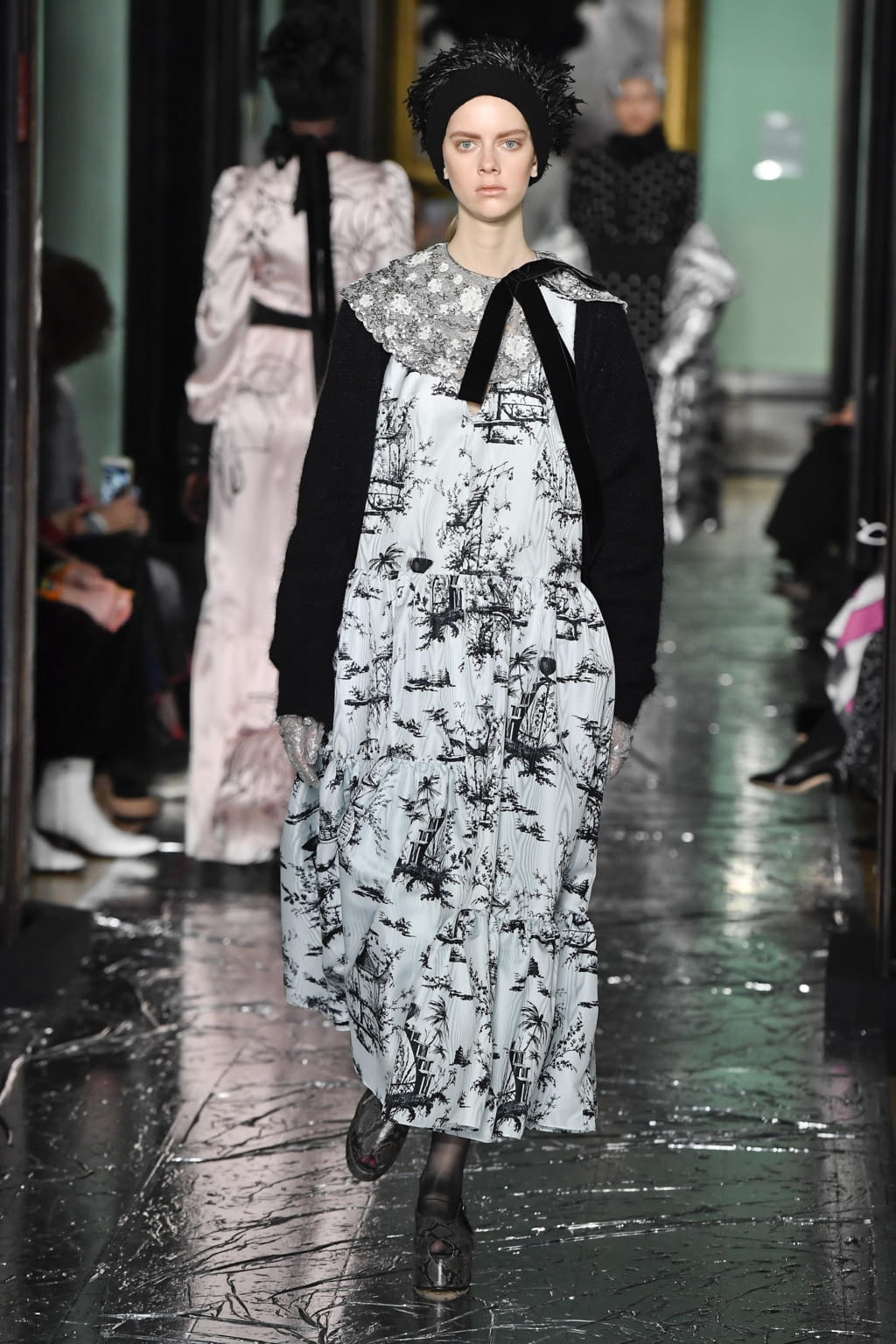 Fashion Week London Fall/Winter 2020 look 25 from the Erdem collection womenswear
