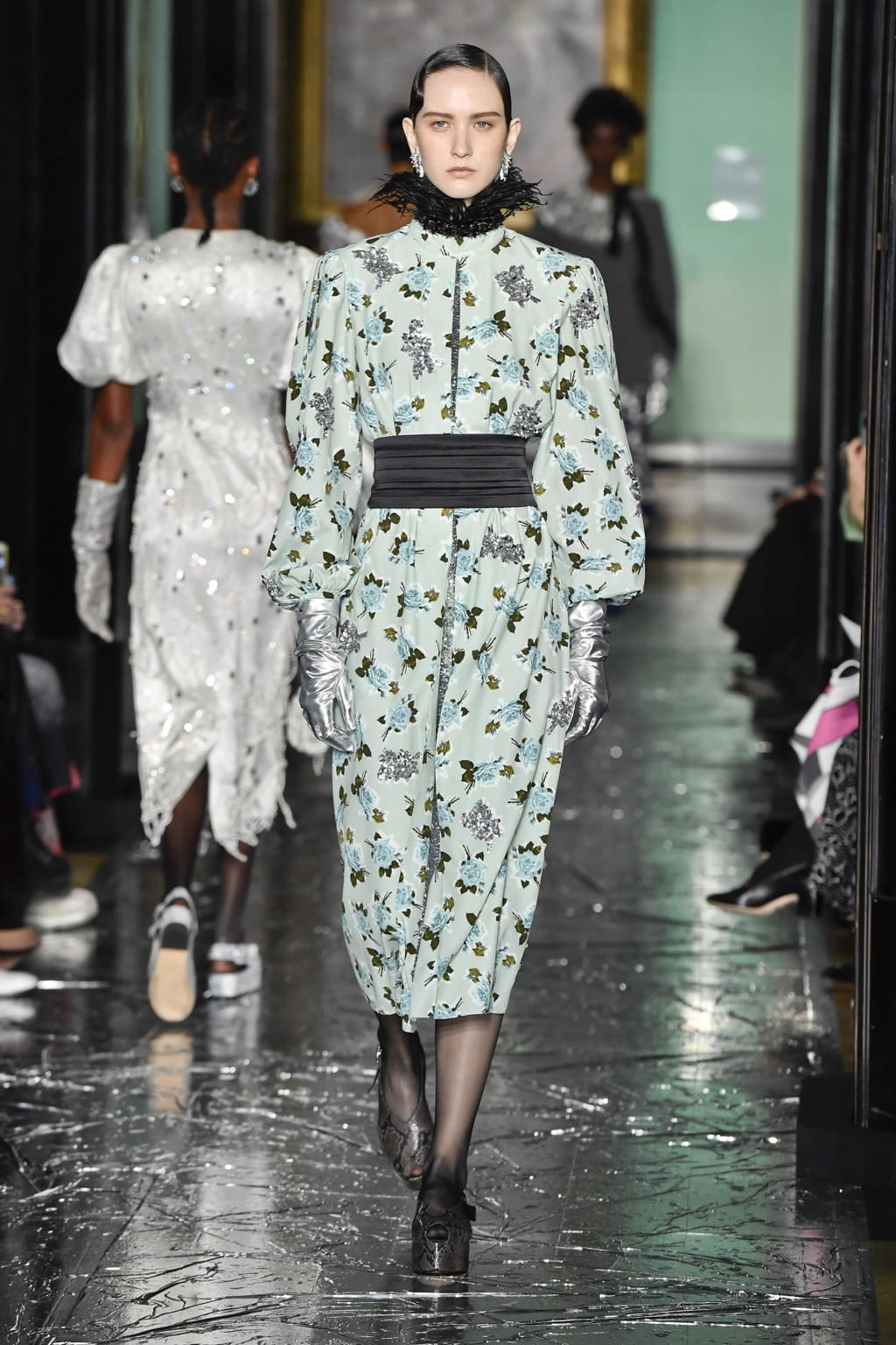 Fashion Week London Fall/Winter 2020 look 32 from the Erdem collection 女装