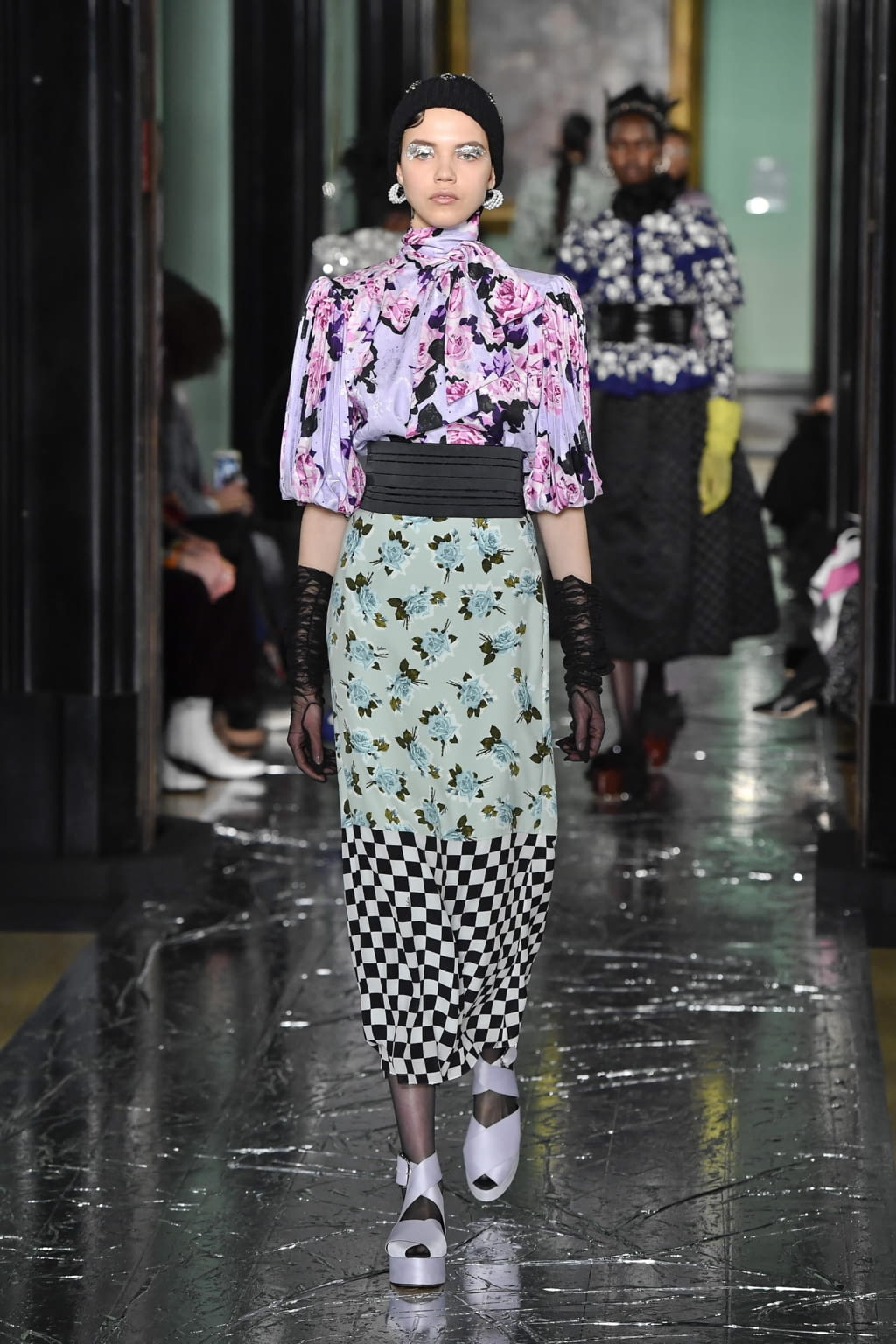 Fashion Week London Fall/Winter 2020 look 34 from the Erdem collection 女装