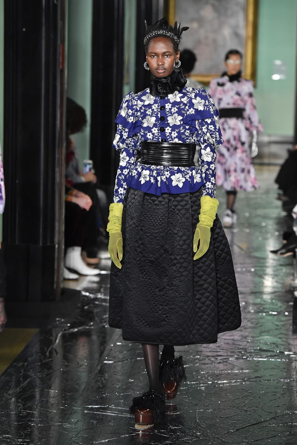 Fashion Week London Fall/Winter 2020 look 35 from the Erdem collection 女装