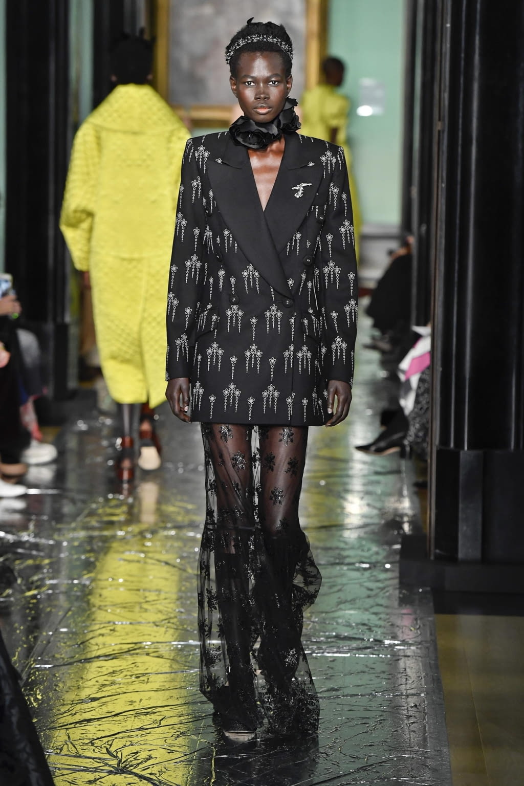 Fashion Week London Fall/Winter 2020 look 43 from the Erdem collection 女装