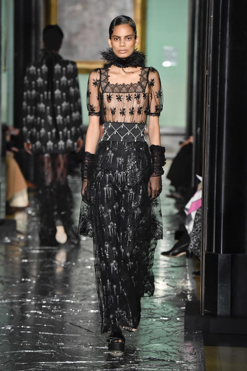 Fashion Week London Fall/Winter 2020 look 45 from the Erdem collection 女装
