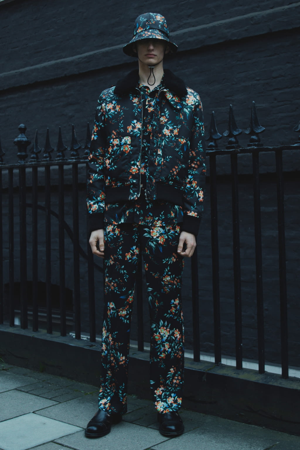Fashion Week London Fall/Winter 2022 look 11 from the Erdem collection menswear