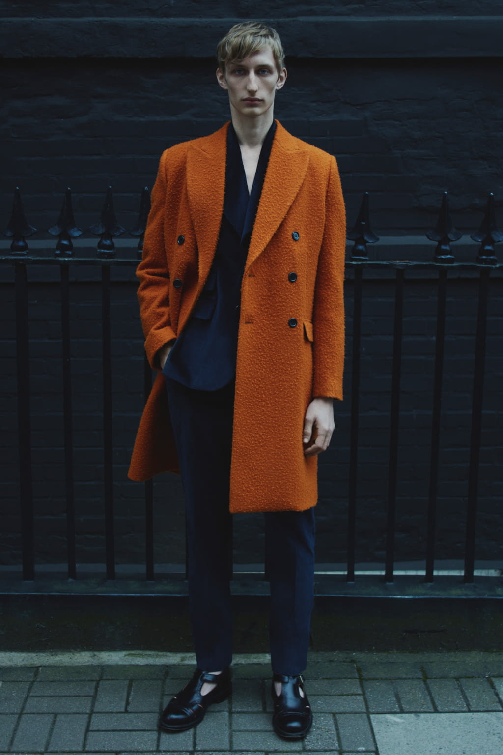 Fashion Week London Fall/Winter 2022 look 4 from the Erdem collection menswear