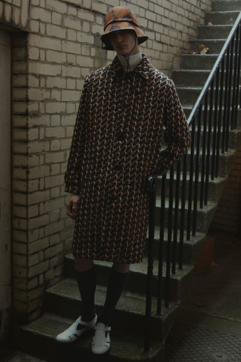 Fashion Week London Fall/Winter 2022 look 6 from the Erdem collection menswear