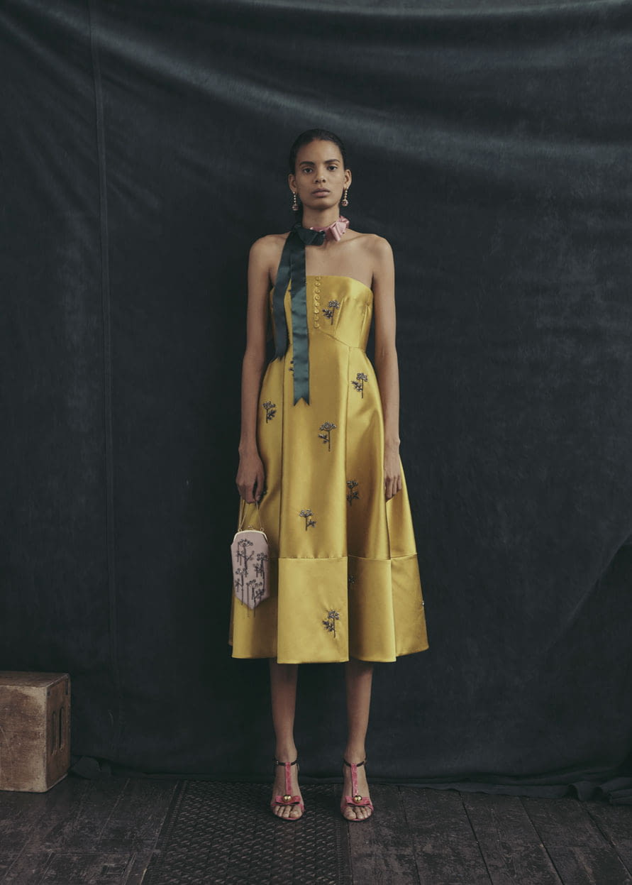 Fashion Week London Pre-Fall 2019 look 30 from the Erdem collection 女装