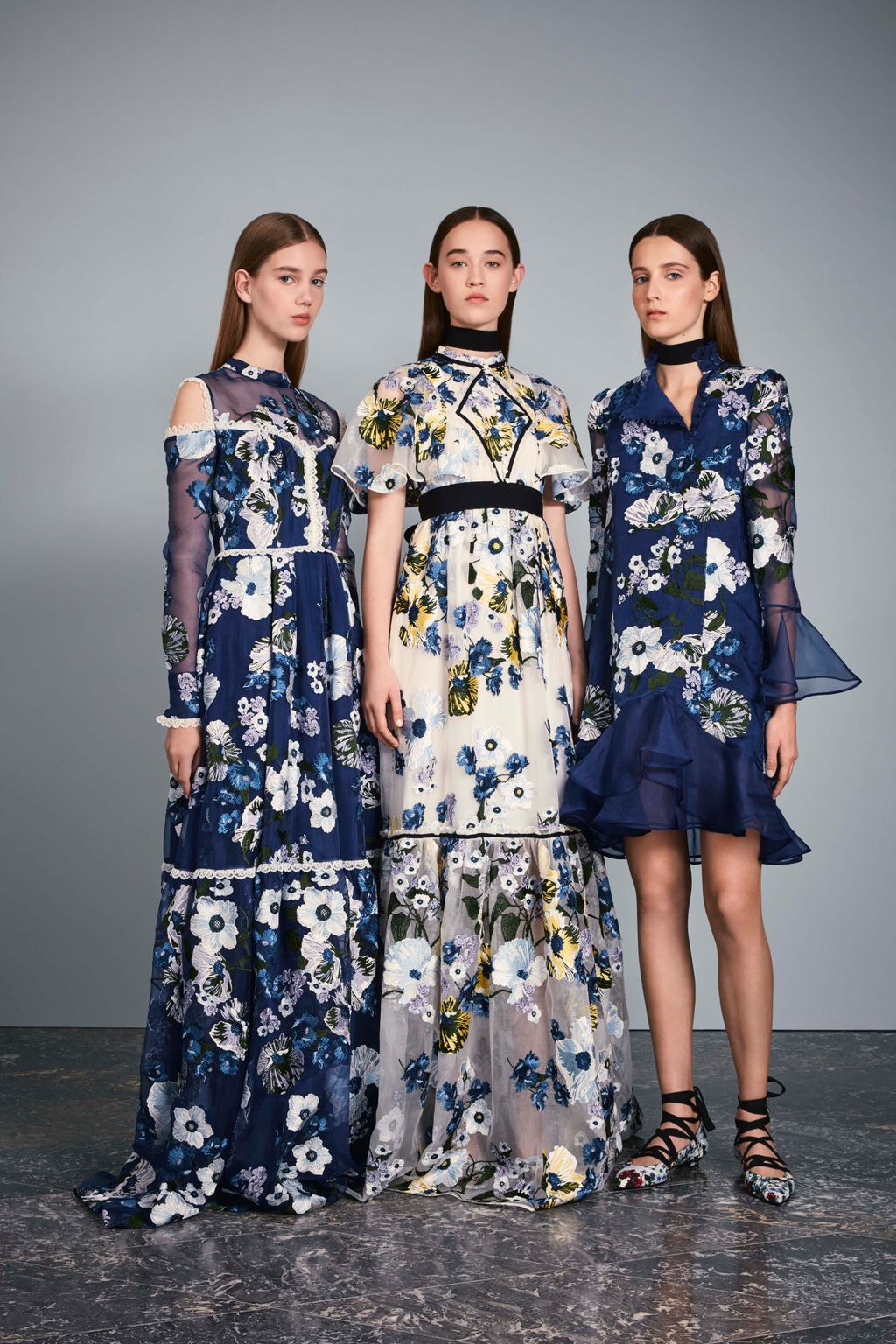 Fashion Week London Resort 2017 look 2 from the Erdem collection 女装