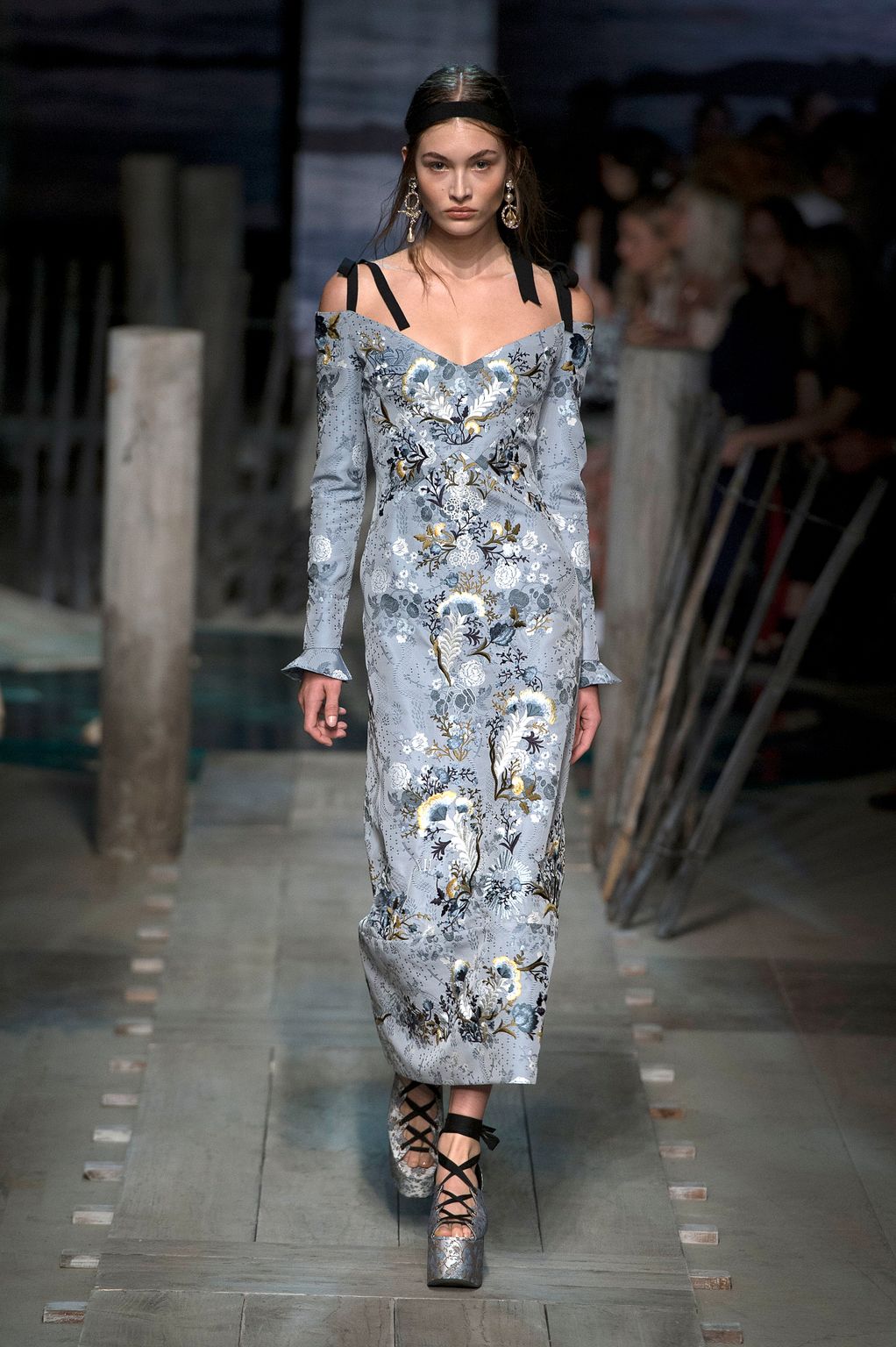 Fashion Week London Spring/Summer 2017 look 8 from the Erdem collection 女装