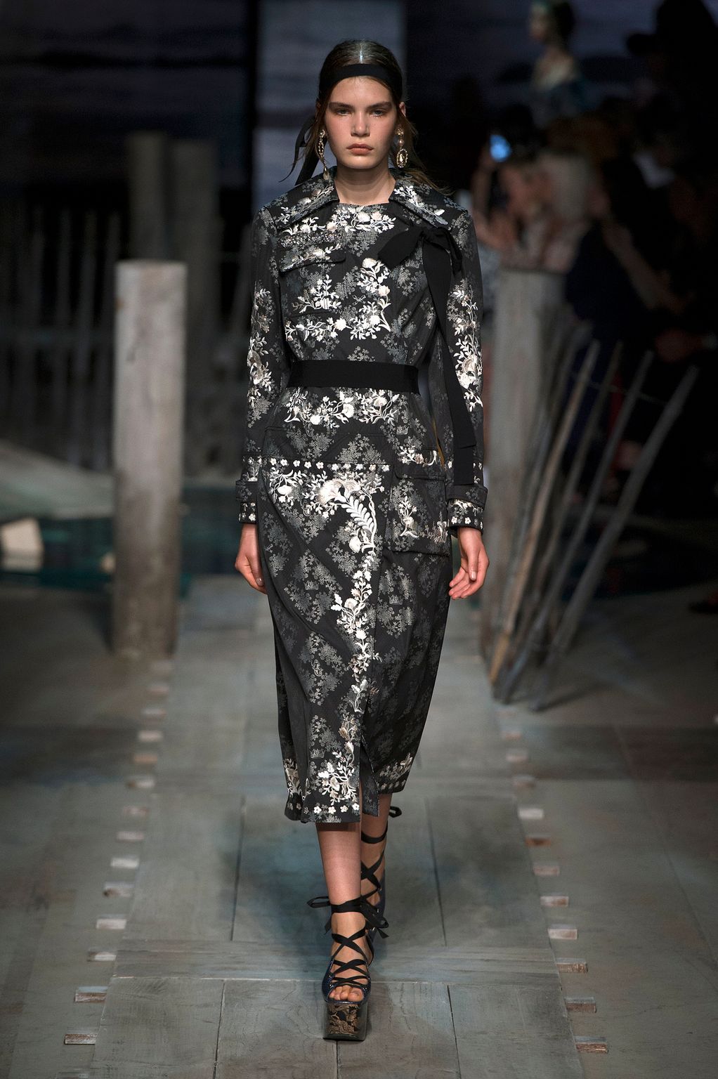 Fashion Week London Spring/Summer 2017 look 11 from the Erdem collection womenswear
