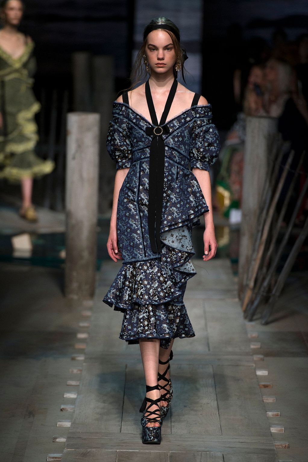 Fashion Week London Spring/Summer 2017 look 13 from the Erdem collection womenswear