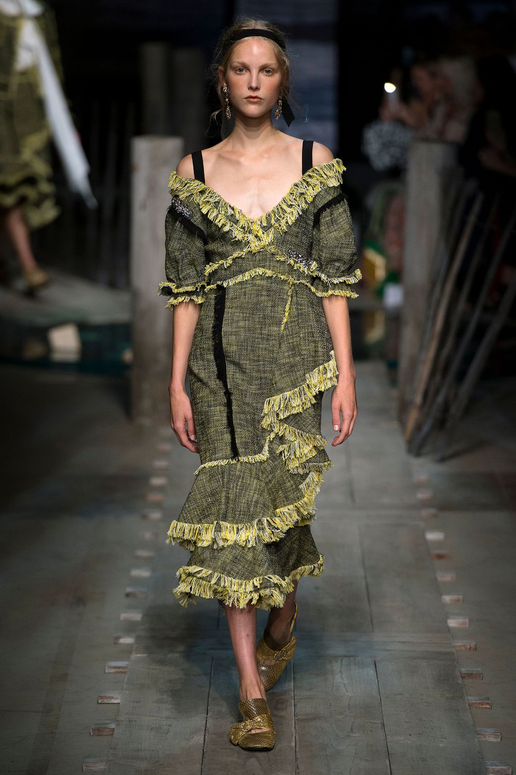 Fashion Week London Spring/Summer 2017 look 14 from the Erdem collection womenswear
