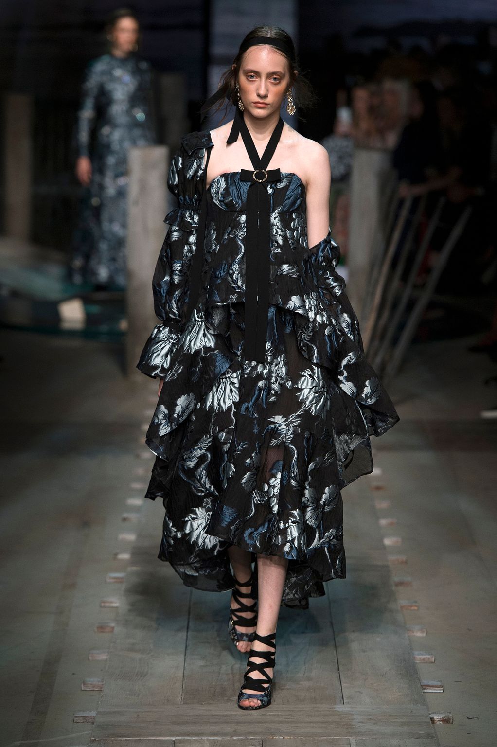 Fashion Week London Spring/Summer 2017 look 21 from the Erdem collection womenswear