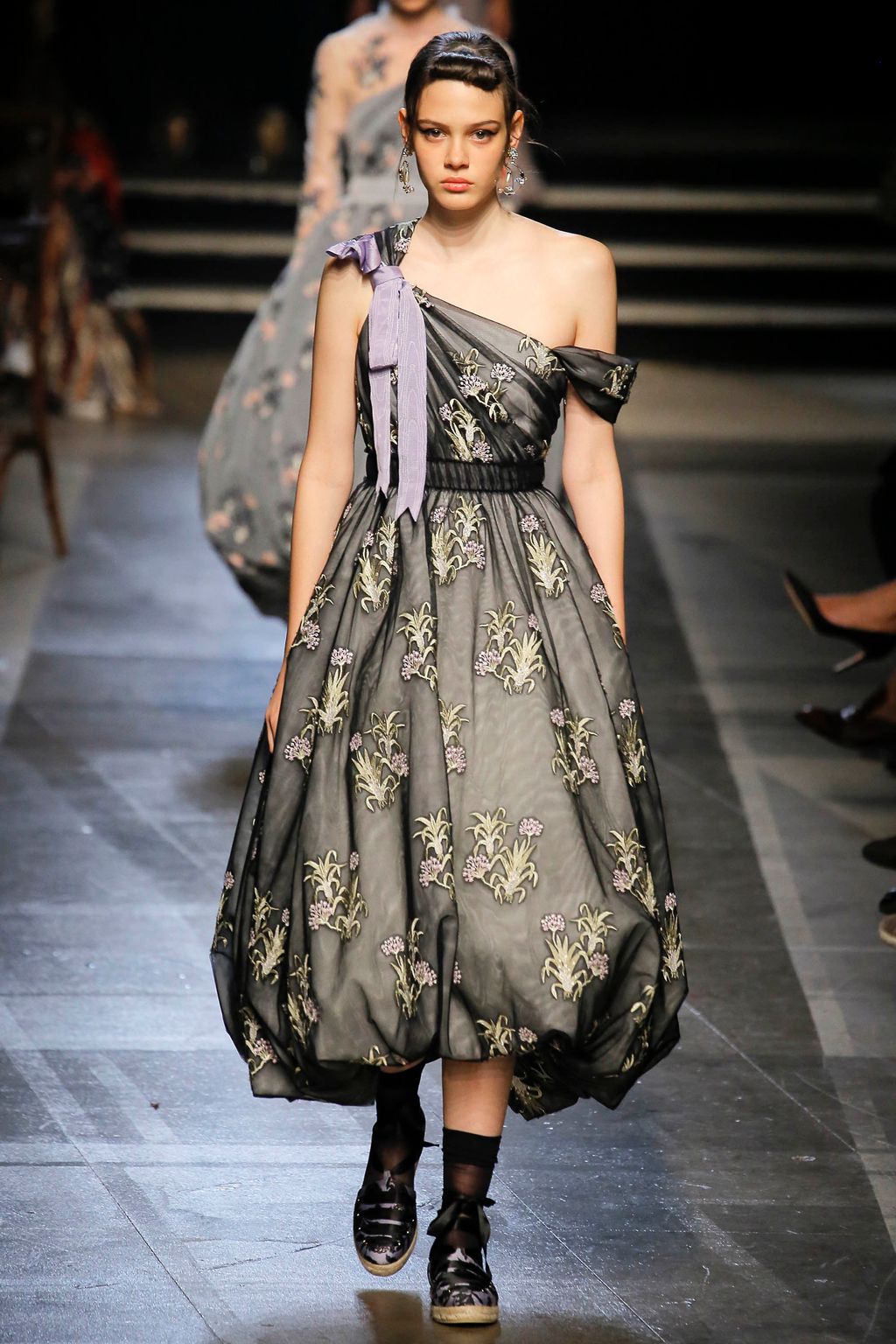 Fashion Week London Spring/Summer 2018 look 13 from the Erdem collection 女装