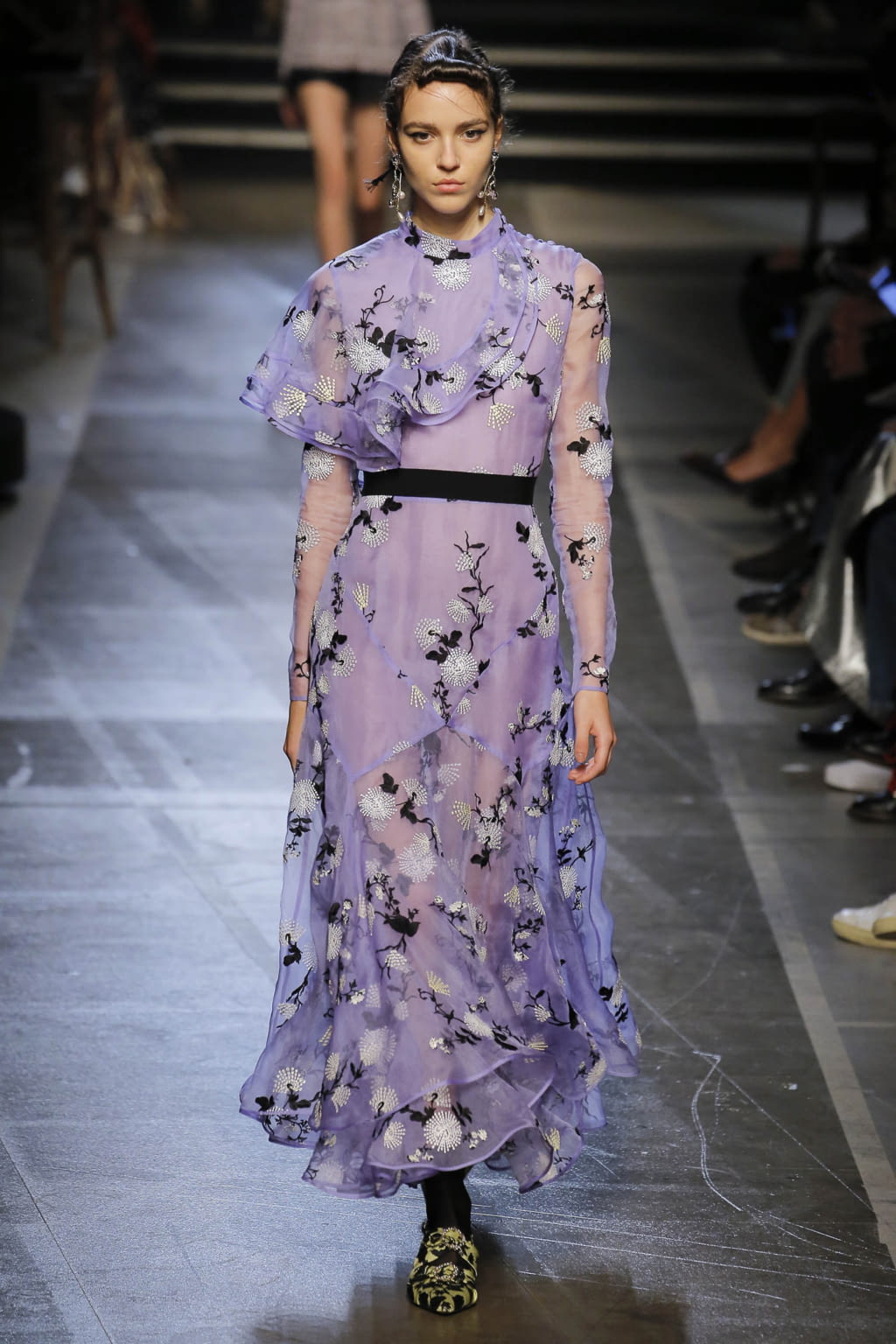 Fashion Week London Spring/Summer 2018 look 17 from the Erdem collection 女装