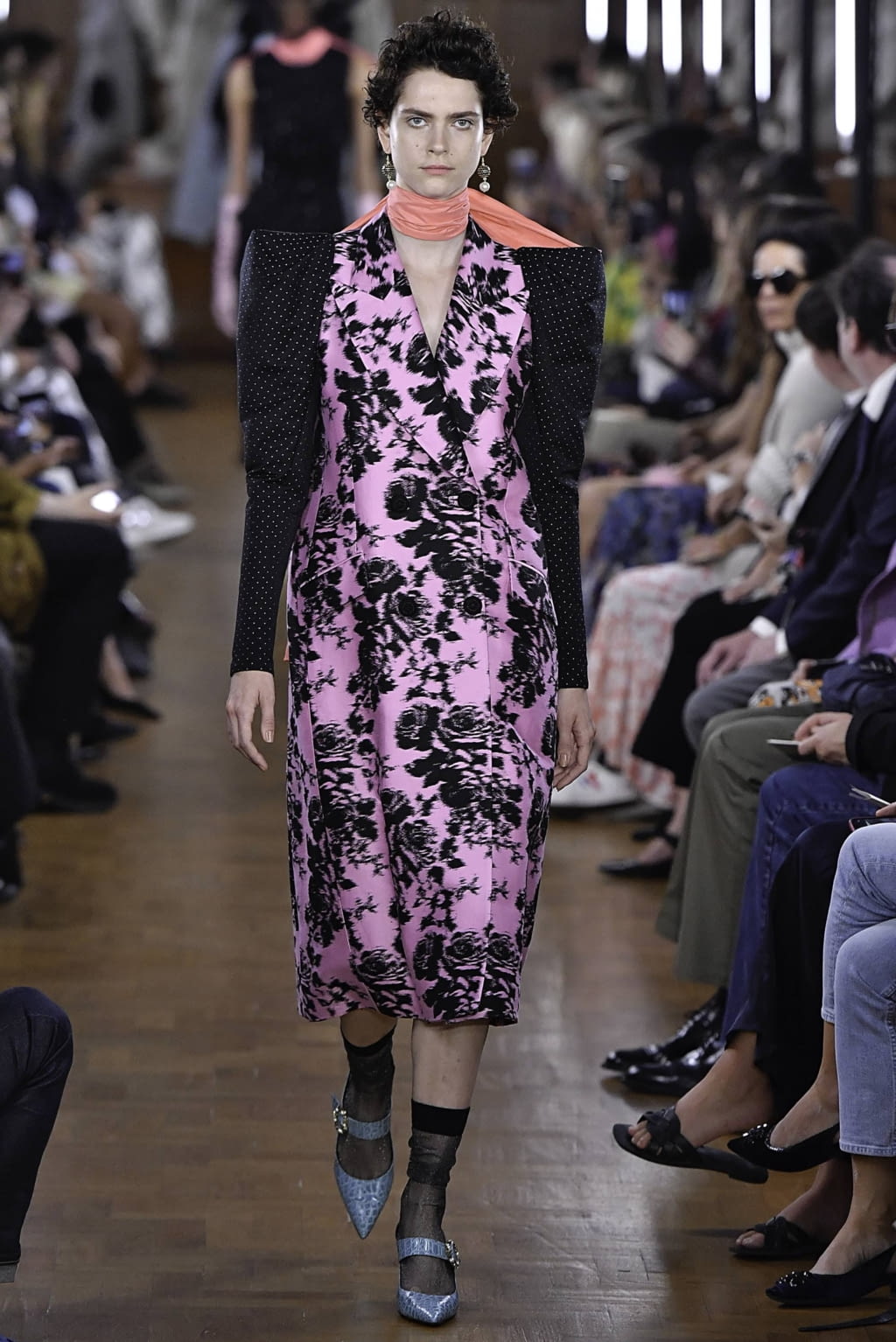 Fashion Week London Spring/Summer 2019 look 4 from the Erdem collection 女装