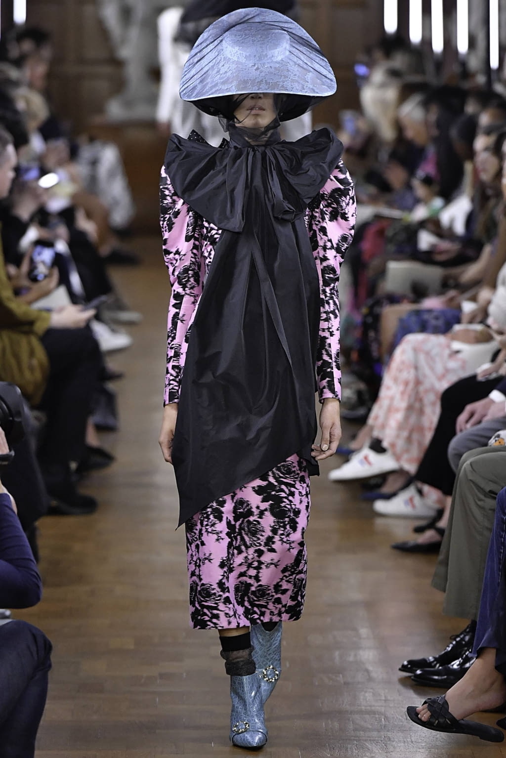 Fashion Week London Spring/Summer 2019 look 7 from the Erdem collection womenswear
