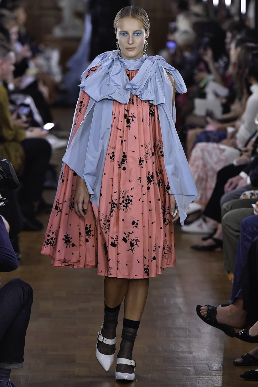 Fashion Week London Spring/Summer 2019 look 24 from the Erdem collection 女装