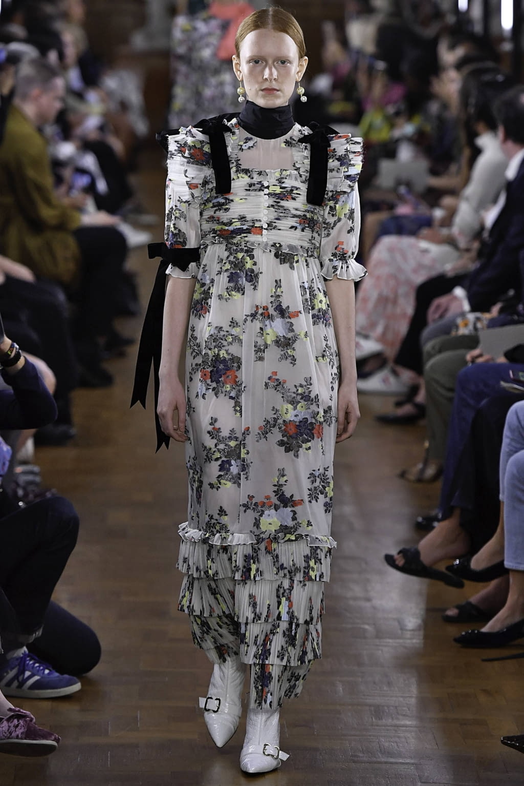 Fashion Week London Spring/Summer 2019 look 34 from the Erdem collection 女装
