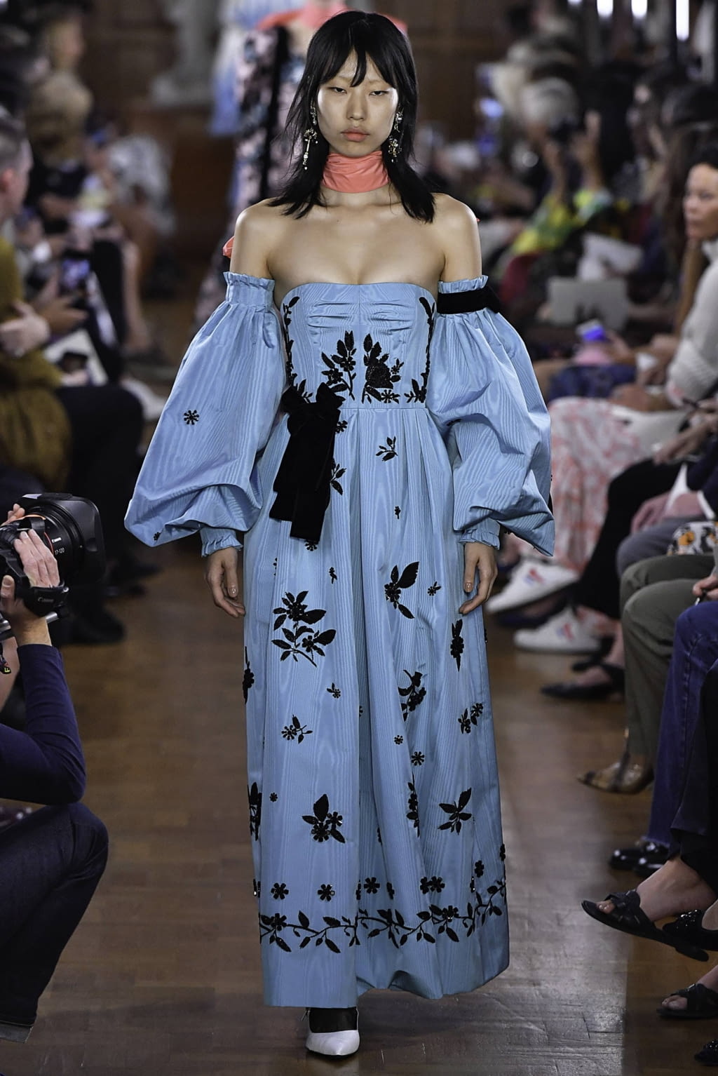 Fashion Week London Spring/Summer 2019 look 41 from the Erdem collection 女装