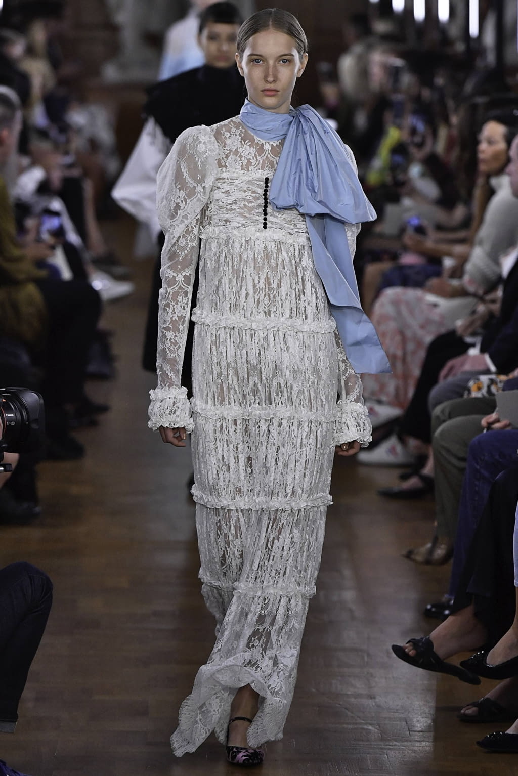 Fashion Week London Spring/Summer 2019 look 44 from the Erdem collection 女装