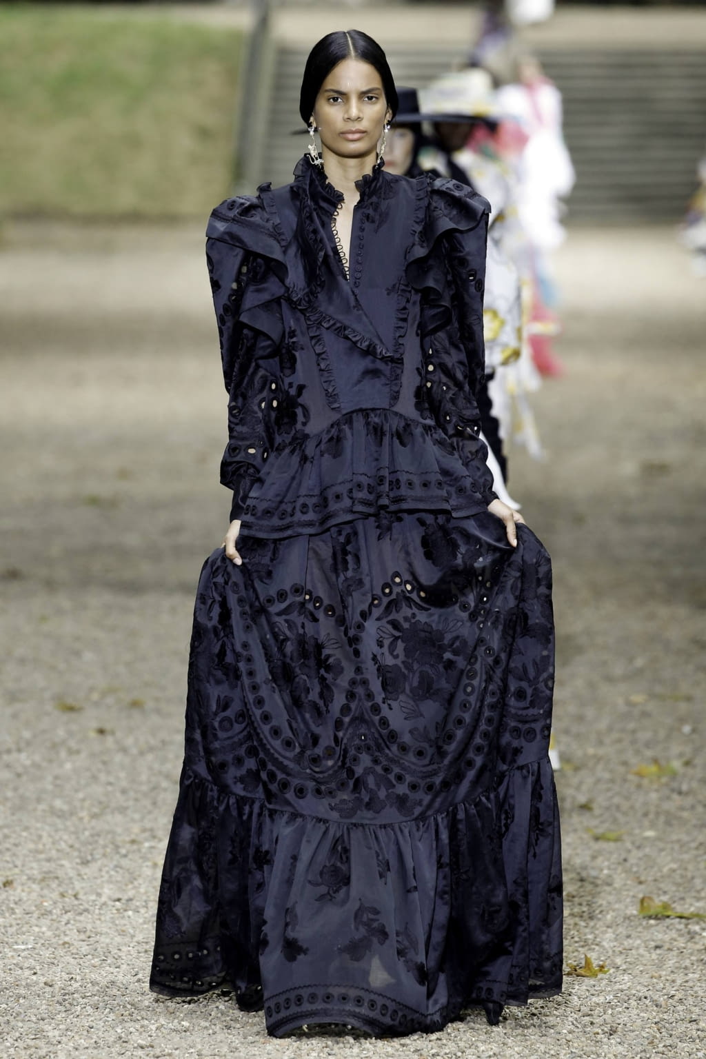 Fashion Week London Spring/Summer 2020 look 4 from the Erdem collection 女装