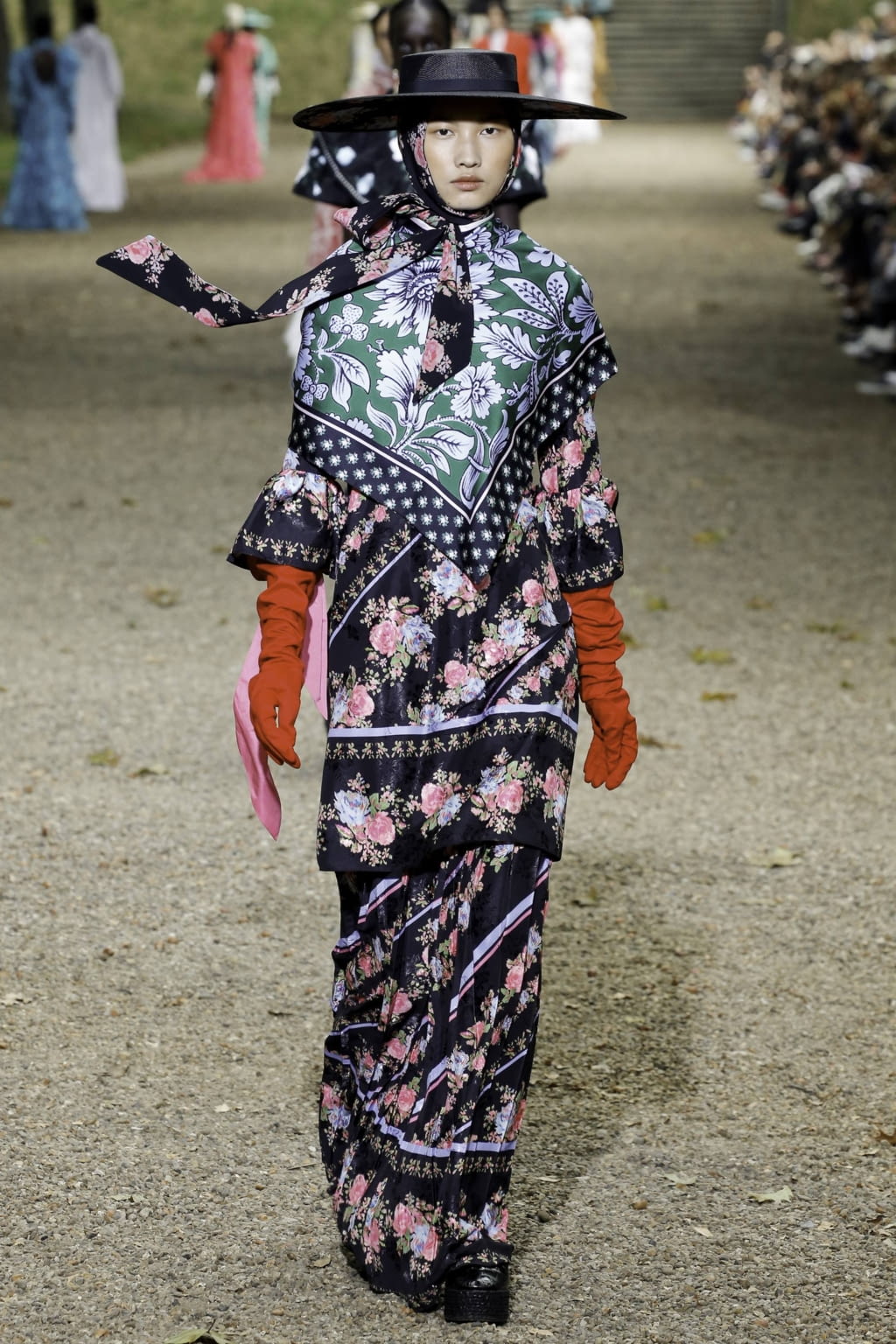 Fashion Week London Spring/Summer 2020 look 18 from the Erdem collection 女装