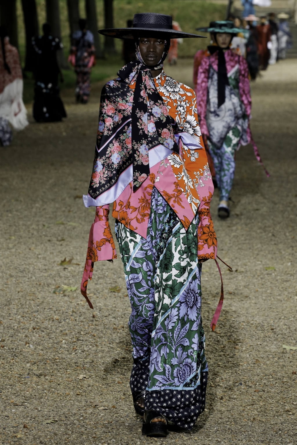 Fashion Week London Spring/Summer 2020 look 24 from the Erdem collection womenswear